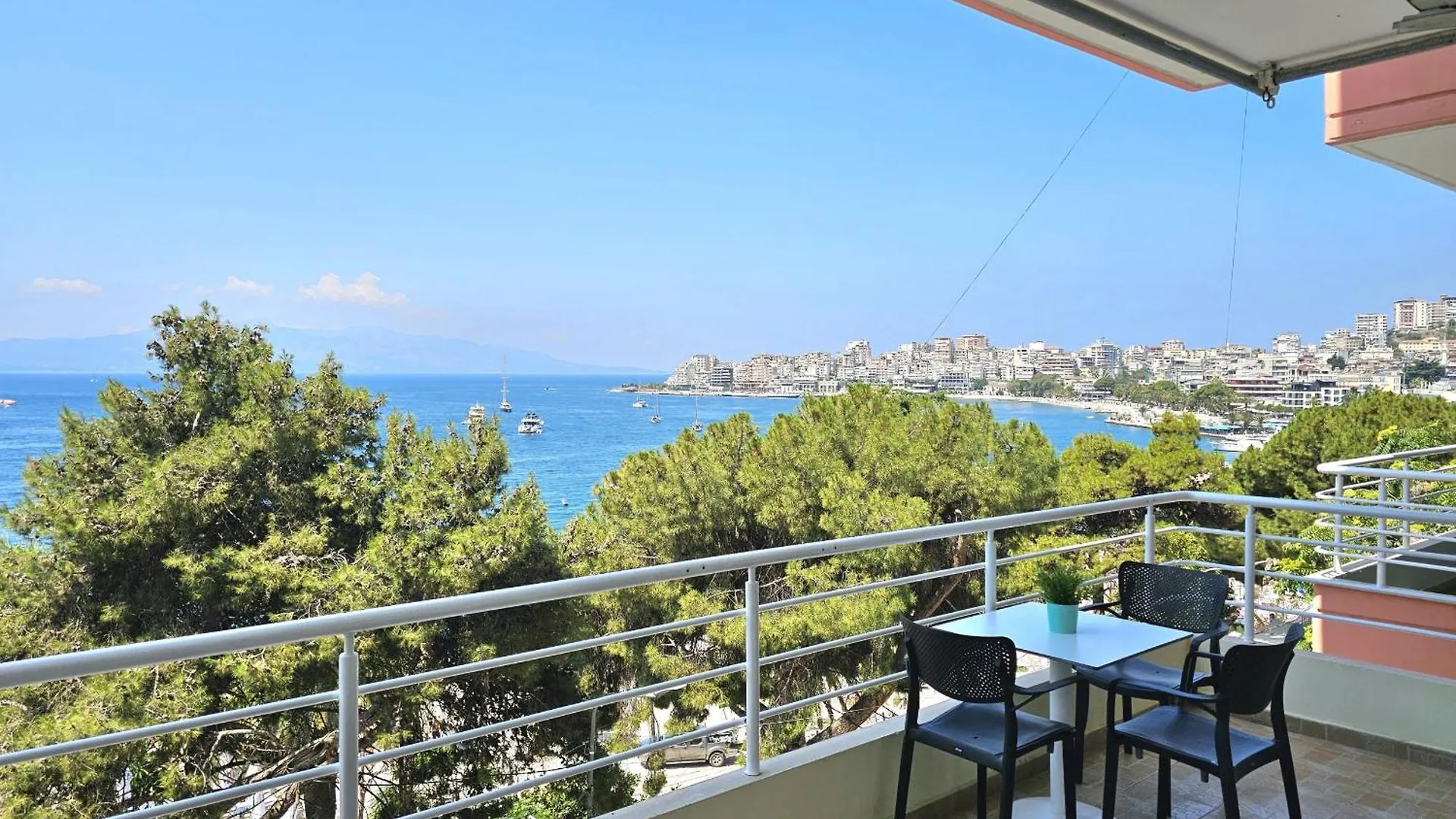 Saint Tropez Apartment Sarande