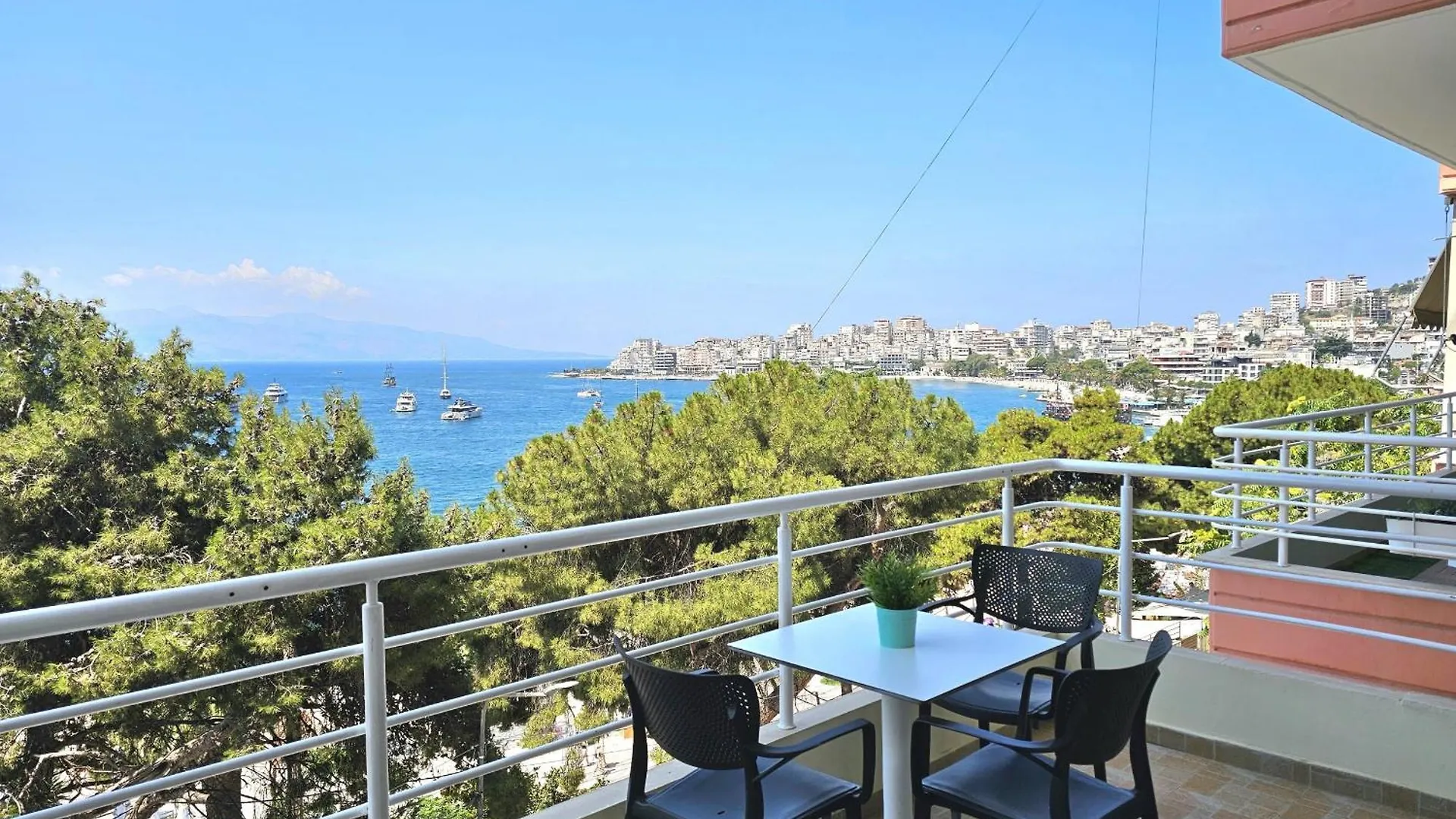 Saint Tropez Apartment Sarande 0*,