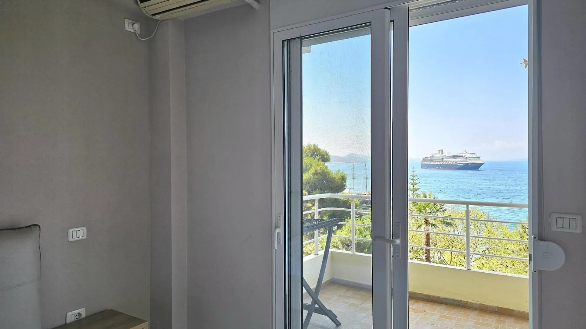 Saint Tropez Apartment Sarande