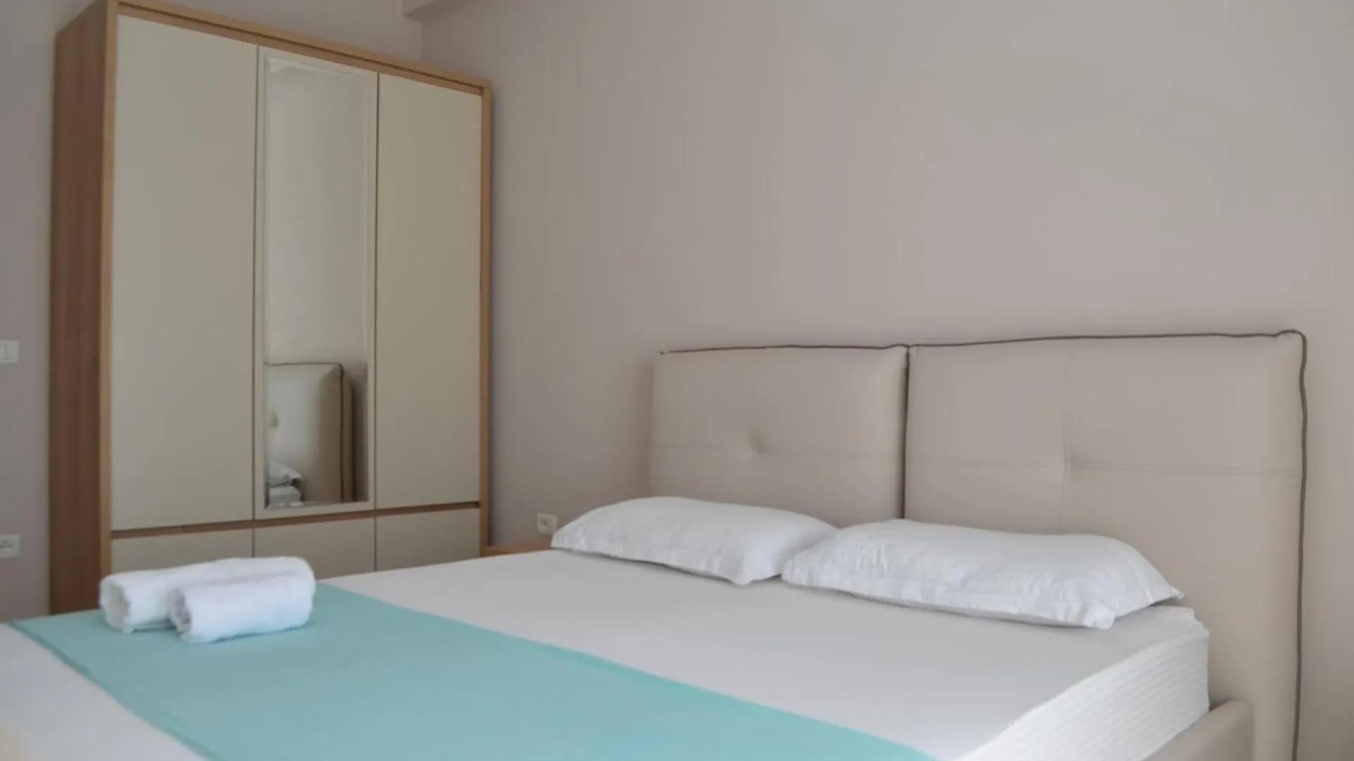 Saint Tropez Apartment Sarande