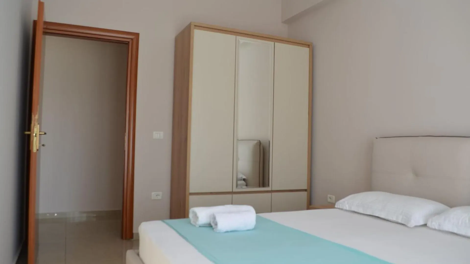 Saint Tropez Apartment Sarande