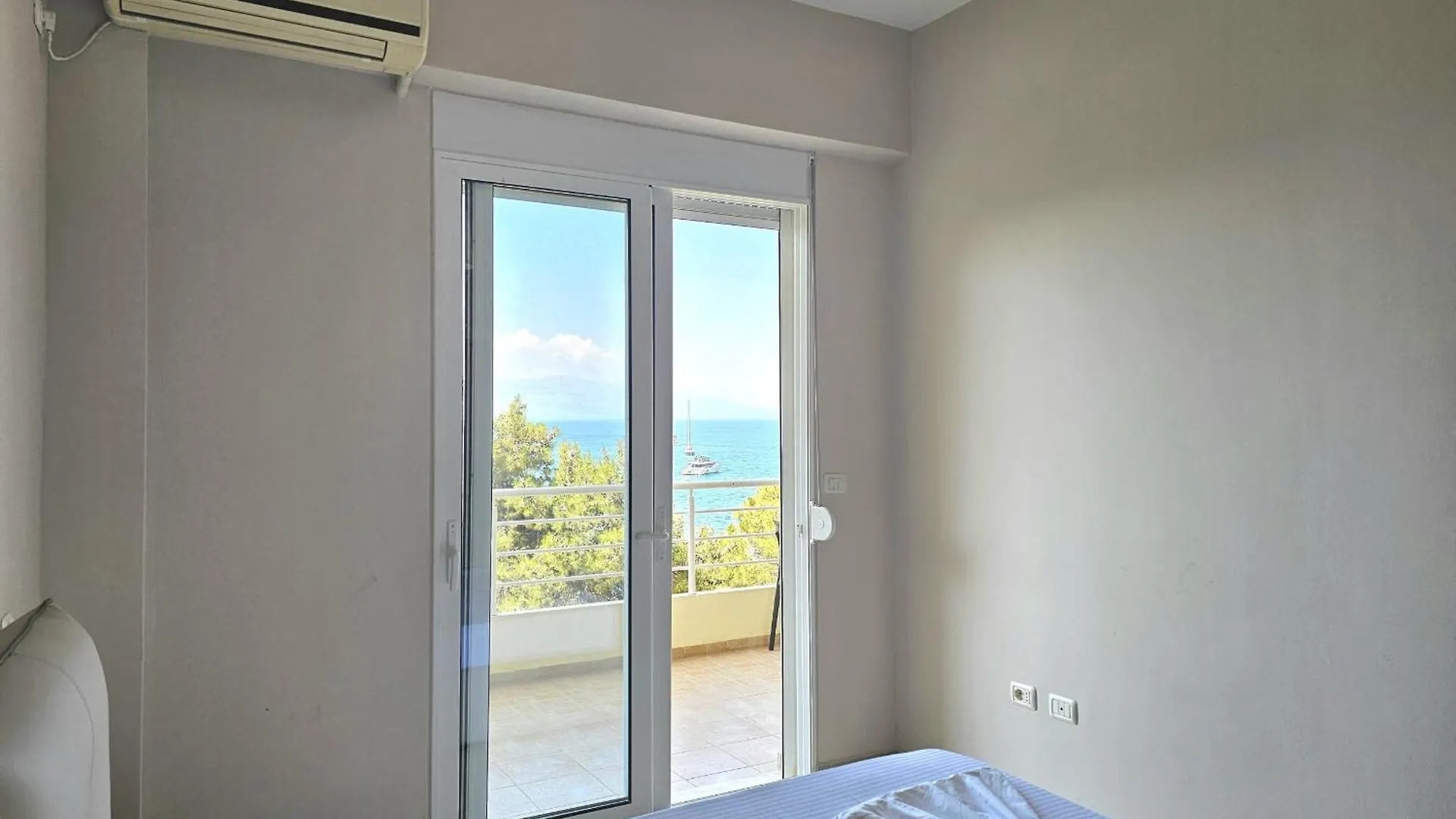 Saint Tropez Apartment Sarande