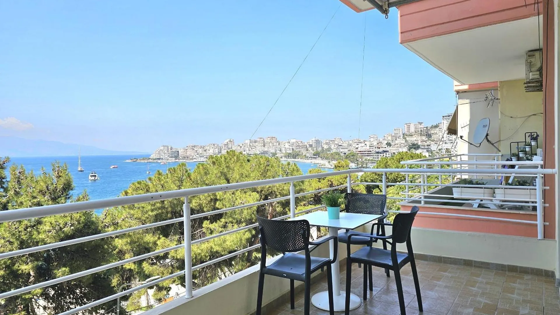 Saint Tropez Apartment Sarande 0*,  Albania